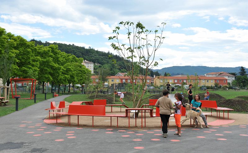 Parc Nelson Mandela, Unieux Mandataire : BIG BANG Paysages Designers : Sara Degouy - Bureau 205 - Studio By Night