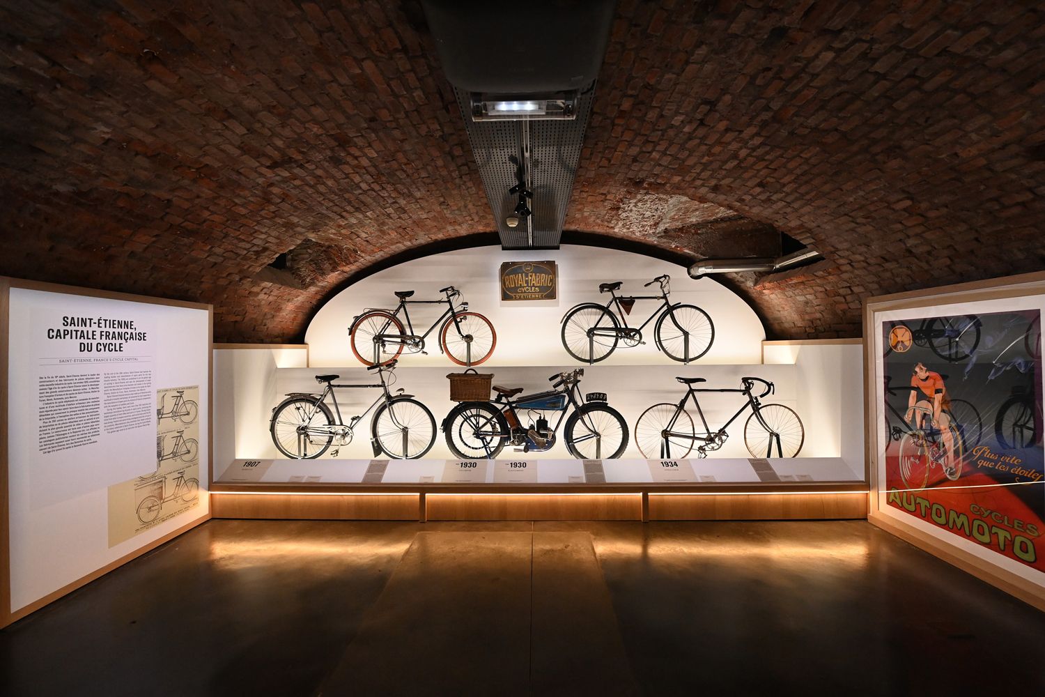 Exposition des cycles au Musée d'Art et d'industrie